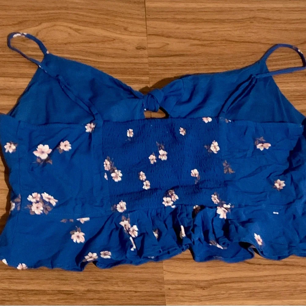 American Eagle Blue floral blouse - Picture 4 of 9